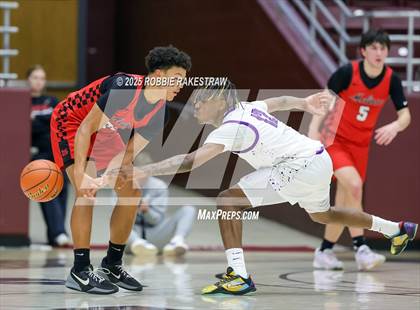 Thumbnail 2 in Lufkin vs. Melissa (UIL 5A D1 Bi-District Playoff) photogallery.
