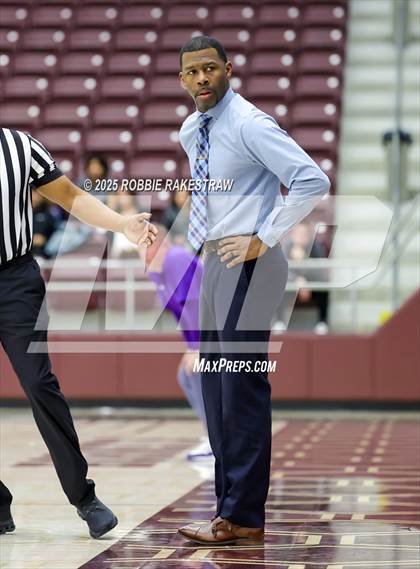 Thumbnail 2 in Lufkin vs. Melissa (UIL 5A D1 Bi-District Playoff) photogallery.