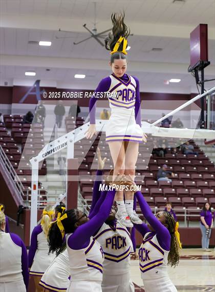 Thumbnail 1 in Lufkin vs. Melissa (UIL 5A D1 Bi-District Playoff) photogallery.