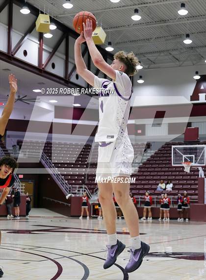 Thumbnail 1 in Lufkin vs. Melissa (UIL 5A D1 Bi-District Playoff) photogallery.