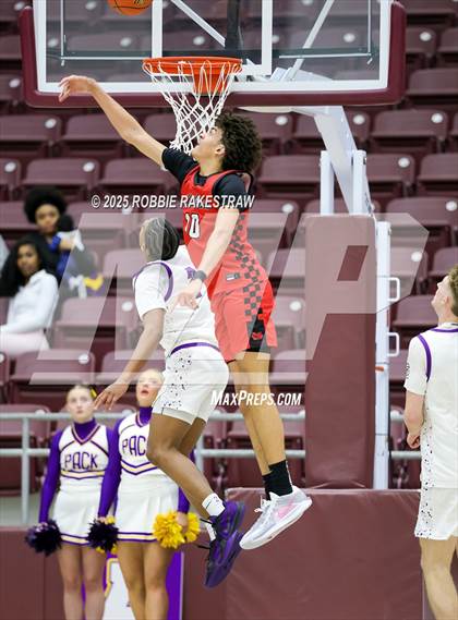 Thumbnail 2 in Lufkin vs. Melissa (UIL 5A D1 Bi-District Playoff) photogallery.