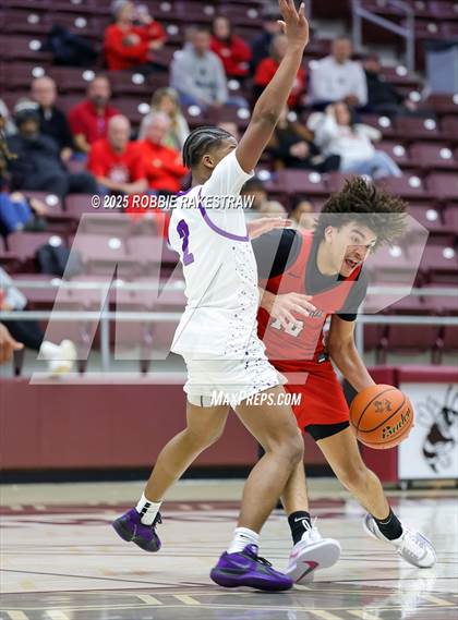 Thumbnail 3 in Lufkin vs. Melissa (UIL 5A D1 Bi-District Playoff) photogallery.