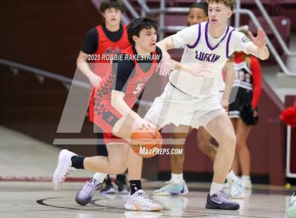 Thumbnail 2 in Lufkin vs. Melissa (UIL 5A D1 Bi-District Playoff) photogallery.