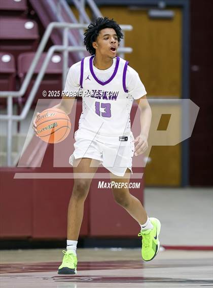 Thumbnail 3 in Lufkin vs. Melissa (UIL 5A D1 Bi-District Playoff) photogallery.
