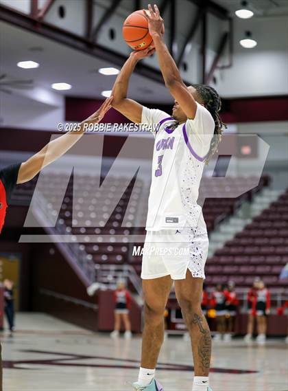 Thumbnail 3 in Lufkin vs. Melissa (UIL 5A D1 Bi-District Playoff) photogallery.