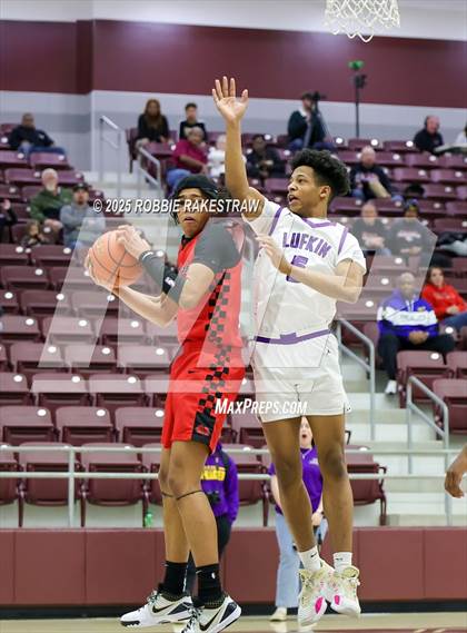 Thumbnail 2 in Lufkin vs. Melissa (UIL 5A D1 Bi-District Playoff) photogallery.