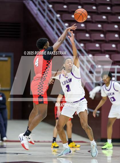 Thumbnail 3 in Lufkin vs. Melissa (UIL 5A D1 Bi-District Playoff) photogallery.