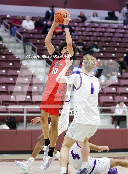 Thumbnail 2 in Lufkin vs. Melissa (UIL 5A D1 Bi-District Playoff) photogallery.