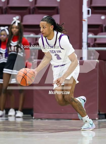 Thumbnail 1 in Lufkin vs. Melissa (UIL 5A D1 Bi-District Playoff) photogallery.