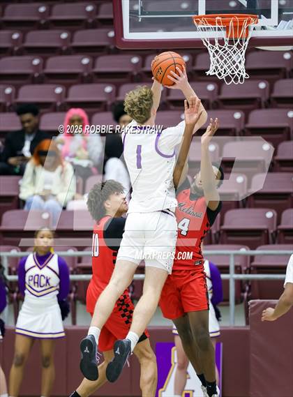 Thumbnail 2 in Lufkin vs. Melissa (UIL 5A D1 Bi-District Playoff) photogallery.
