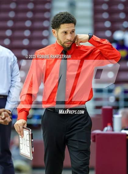 Thumbnail 3 in Lufkin vs. Melissa (UIL 5A D1 Bi-District Playoff) photogallery.