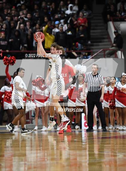 Thumbnail 2 in ThunderRidge vs. Denver East (CHSAA 5A Final Four) photogallery.