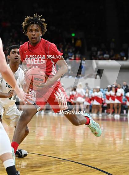 Thumbnail 3 in ThunderRidge vs. Denver East (CHSAA 5A Final Four) photogallery.