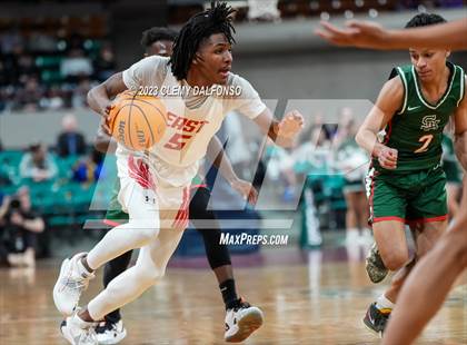 Thumbnail 1 in Denver East vs Smoky Hill ( CHSAA 6A Great 8) photogallery.
