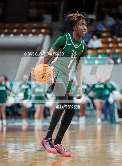 Thumbnail 2 in Denver East vs Smoky Hill ( CHSAA 6A Great 8) photogallery.