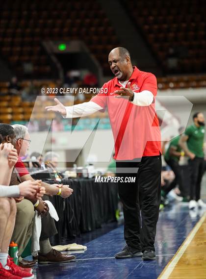 Thumbnail 2 in Denver East vs Smoky Hill ( CHSAA 6A Great 8) photogallery.