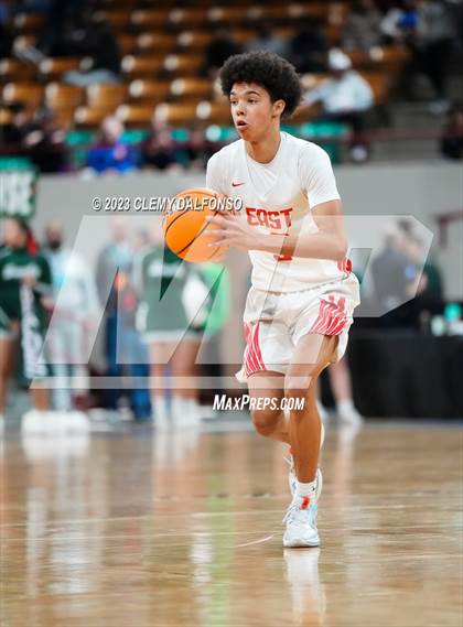 Thumbnail 3 in Denver East vs Smoky Hill ( CHSAA 6A Great 8) photogallery.