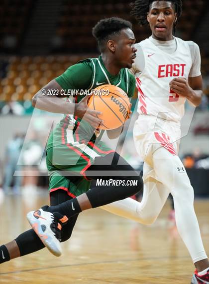 Thumbnail 2 in Denver East vs Smoky Hill ( CHSAA 6A Great 8) photogallery.