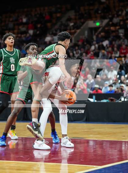 Thumbnail 3 in Denver East vs Smoky Hill ( CHSAA 6A Great 8) photogallery.