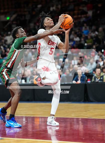 Thumbnail 3 in Denver East vs Smoky Hill ( CHSAA 6A Great 8) photogallery.