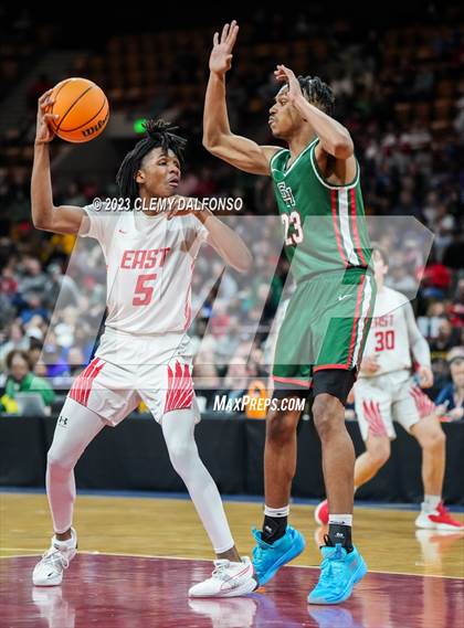 Thumbnail 1 in Denver East vs Smoky Hill ( CHSAA 6A Great 8) photogallery.