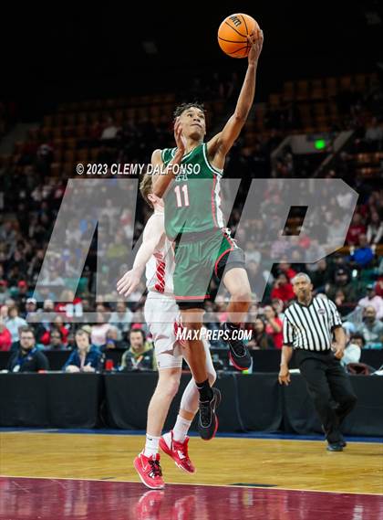 Thumbnail 1 in Denver East vs Smoky Hill ( CHSAA 6A Great 8) photogallery.