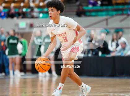 Thumbnail 2 in Denver East vs Smoky Hill ( CHSAA 6A Great 8) photogallery.