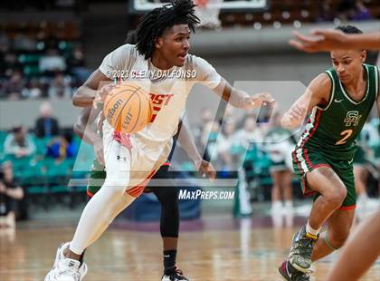 Thumbnail 2 in Denver East vs Smoky Hill ( CHSAA 6A Great 8) photogallery.