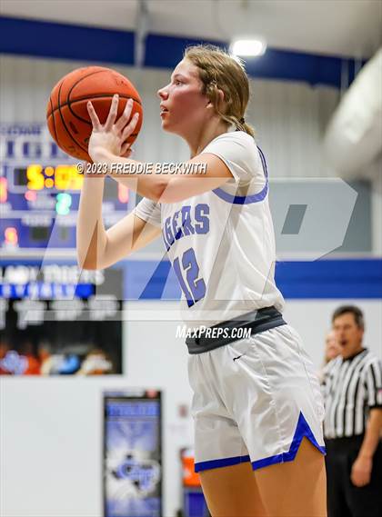 Thumbnail 1 in Howe @ Gunter photogallery.