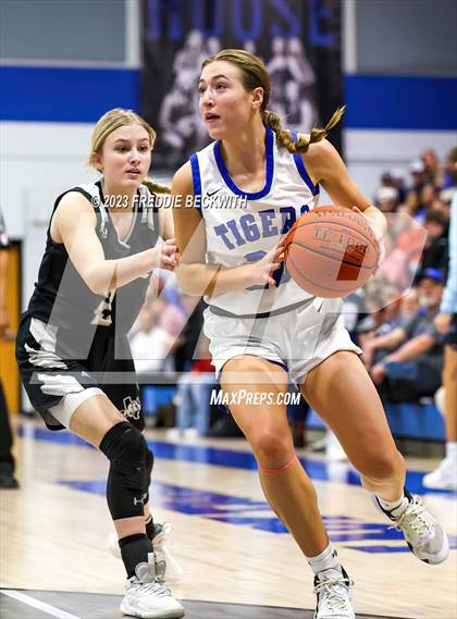 Thumbnail 2 in Howe @ Gunter photogallery.