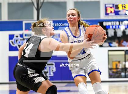 Thumbnail 3 in Howe @ Gunter photogallery.