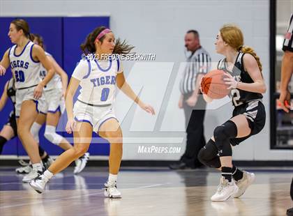 Thumbnail 3 in Howe @ Gunter photogallery.
