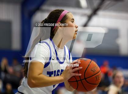 Thumbnail 3 in Howe @ Gunter photogallery.