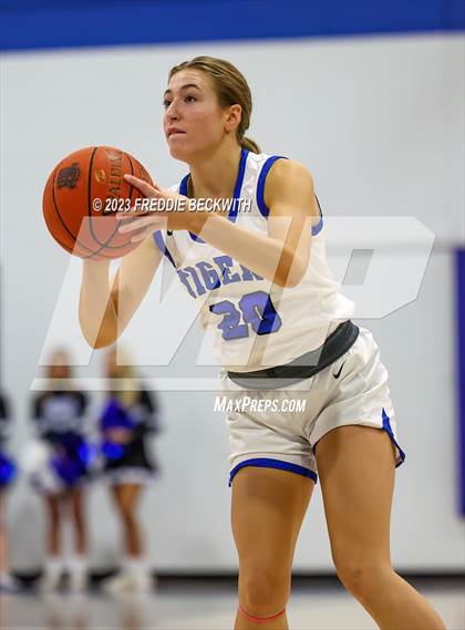 Thumbnail 3 in Howe @ Gunter photogallery.