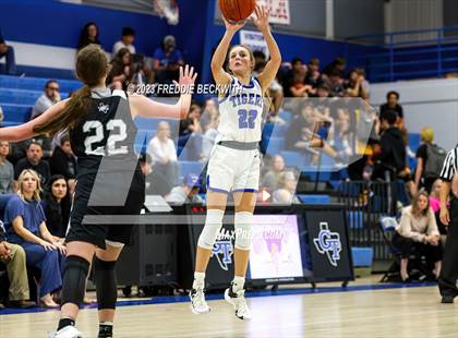 Thumbnail 2 in Howe @ Gunter photogallery.