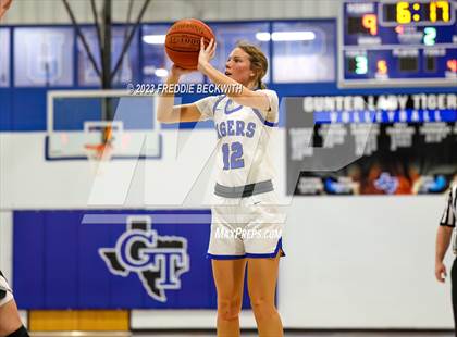 Thumbnail 2 in Howe @ Gunter photogallery.