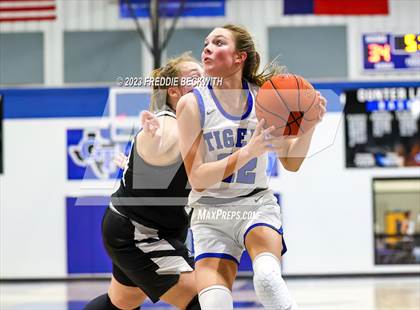 Thumbnail 2 in Howe @ Gunter photogallery.