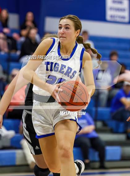 Thumbnail 3 in Howe @ Gunter photogallery.