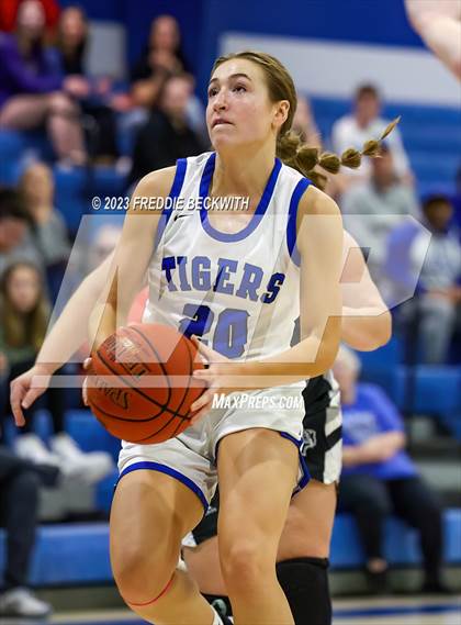 Thumbnail 3 in Howe @ Gunter photogallery.