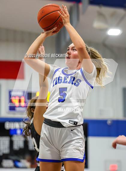 Thumbnail 3 in Howe @ Gunter photogallery.