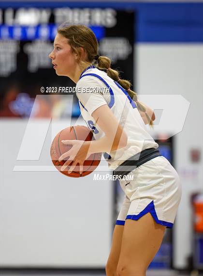 Thumbnail 1 in Howe @ Gunter photogallery.