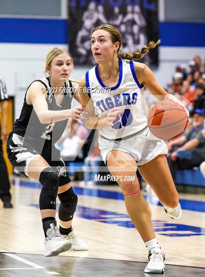Thumbnail 3 in Howe @ Gunter photogallery.