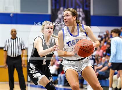 Thumbnail 3 in Howe @ Gunter photogallery.