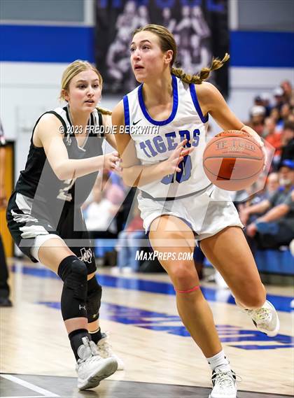 Thumbnail 1 in Howe @ Gunter photogallery.