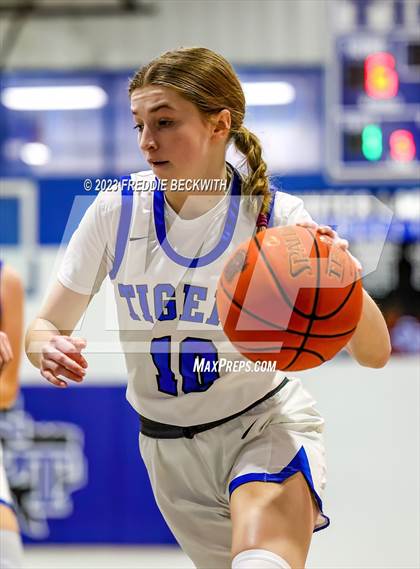 Thumbnail 3 in Howe @ Gunter photogallery.