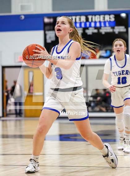 Thumbnail 3 in Howe @ Gunter photogallery.