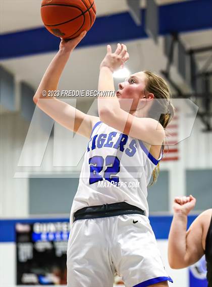 Thumbnail 3 in Howe @ Gunter photogallery.