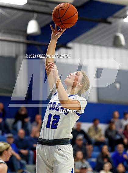 Thumbnail 3 in Howe @ Gunter photogallery.