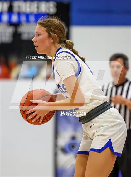 Thumbnail 3 in Howe @ Gunter photogallery.