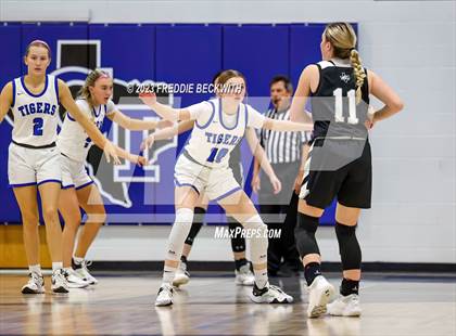 Thumbnail 3 in Howe @ Gunter photogallery.